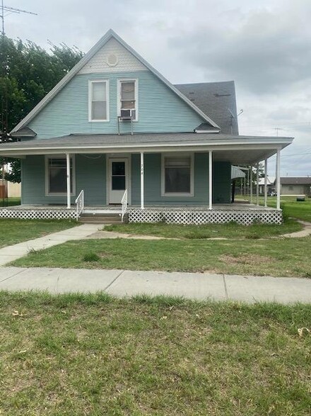 704 N Main St, Fowler, KS 67844