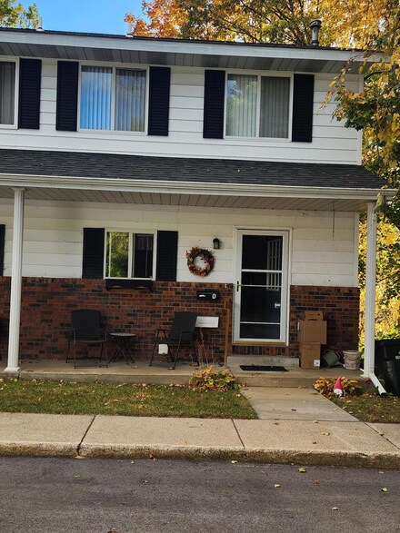 1421 Creek Dr Unit D, Muskegon, MI 49441