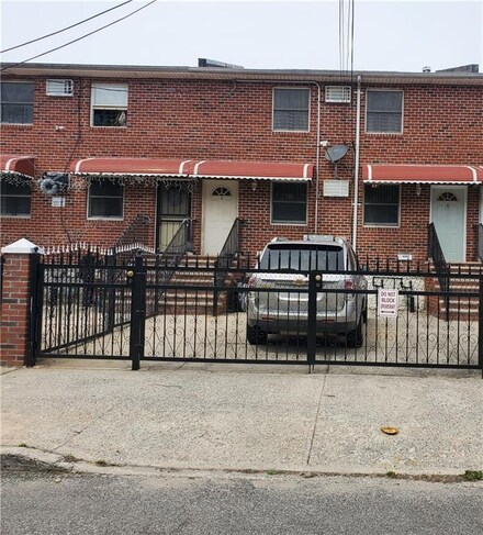 2942 Oceancrest Blvd, Far Rockaway, NY 11691