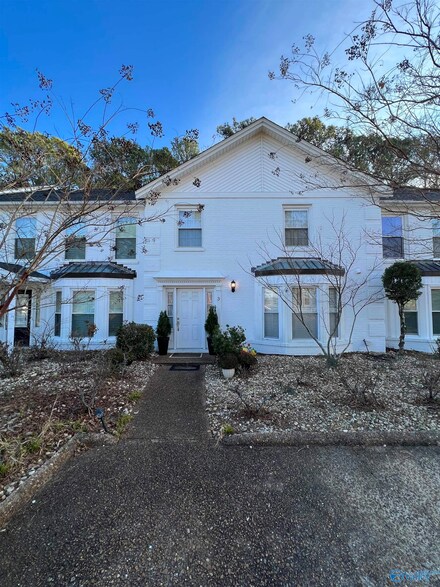 1657 Country Club Dr Unit 3, Killen, AL 35645