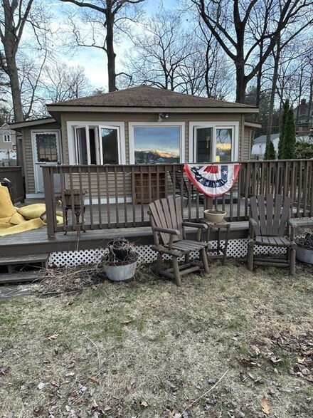 459 Lakeview Dr, West Suffield, CT 06093