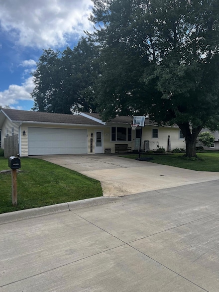 415 10th St SW, Independence, IA 50644