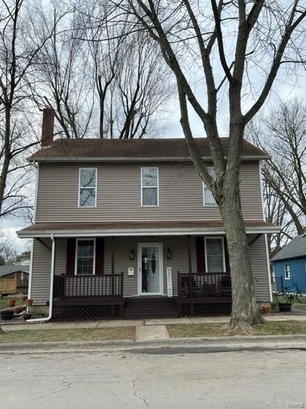 1108 9th St, Highland, IL 62249