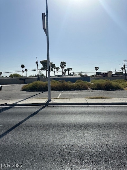 2127 Paradise Rd, Las Vegas, NV 89104
