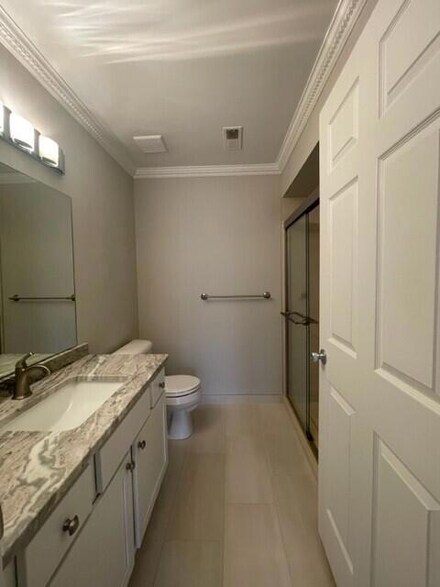 5560 Pine Aires Dr Unit 57, Sterling Heights, MI 48314