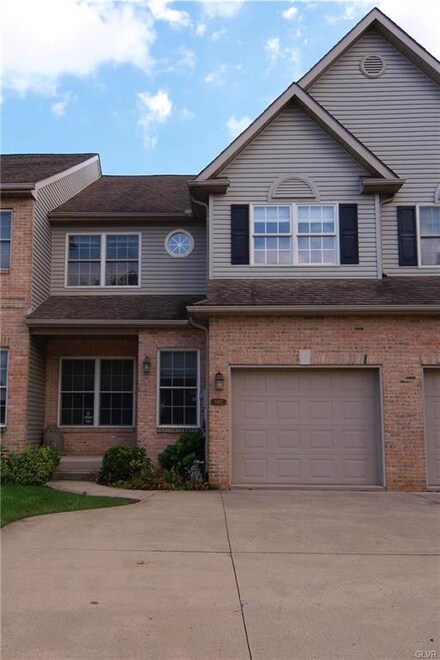 6662 Mine Dr, Macungie, PA 18062