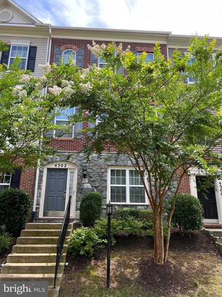4302 Potomac Highlands Cir, Triangle, VA 22172