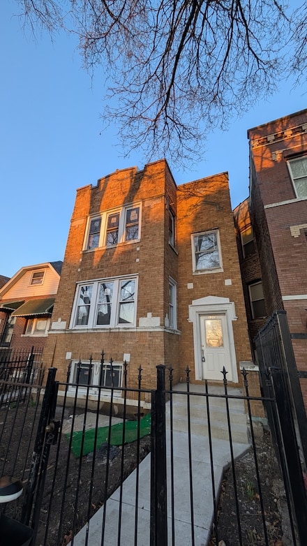1009 N Harding Ave, Chicago, IL 60651