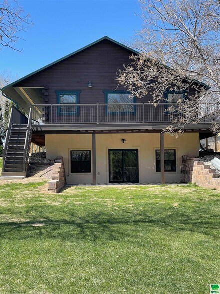 241 Westshore Dr, McCook Lake, SD 57049