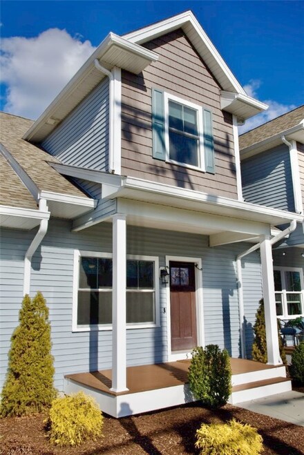1975 W Shore Rd Unit 5, Warwick, RI 02889