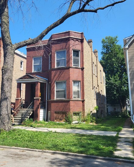 3311 N Ridgeway Ave, Chicago, IL 60618