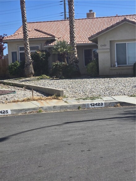 12423 Felipe Dr, Victorville, CA 92392