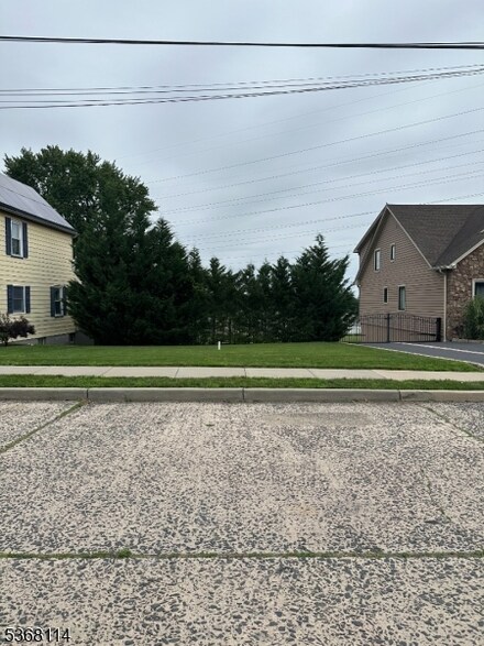 16 Highland Ave, Nutley, NJ 07110