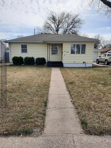 113 W 20th St, Grand Island, NE 68801