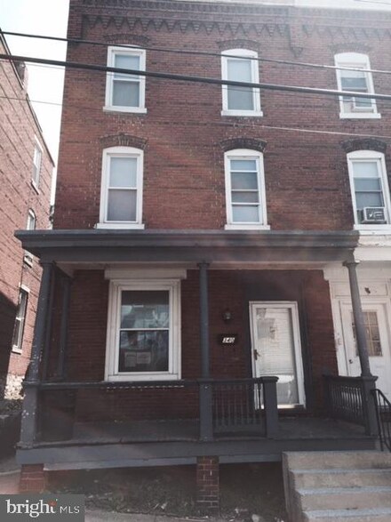 340 Locust St, Steelton, PA 17113