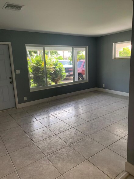 500 W 27th St, Riviera Beach, FL 33404