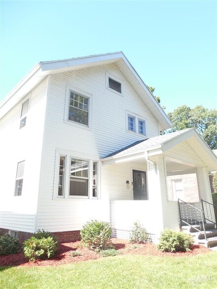 2521 Terrace Rd, Fort Wayne, IN 46805