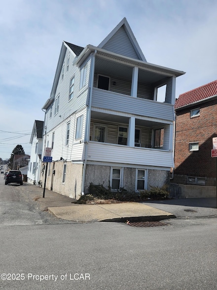 562 Arthur St, Hazleton, PA 18201