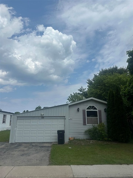 6685 M66 N, Charlevoix, MI 49720