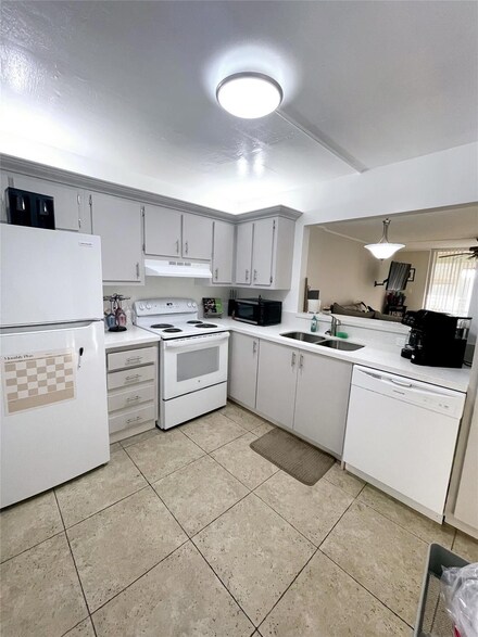406 NW 68th Ave Unit 419, Plantation, FL 33317