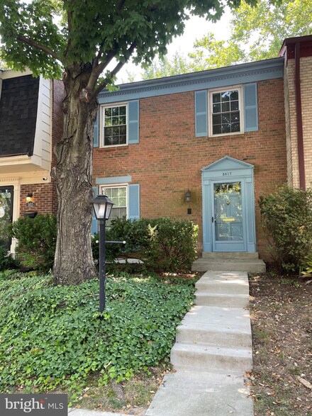 5817 Wyomissing Ct, Alexandria, VA 22303