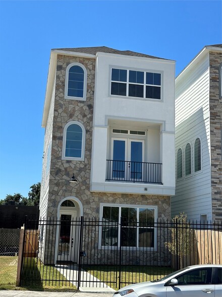 11113 Olympia Dr, Houston, TX 77042