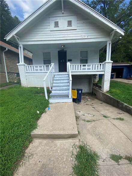 2533 Poplar Ave, Kansas City, MO 64127