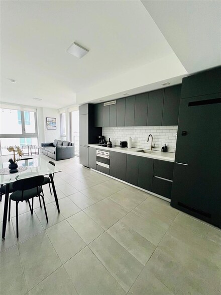 227 NE 2nd St Unit 1909, Miami, FL 33132