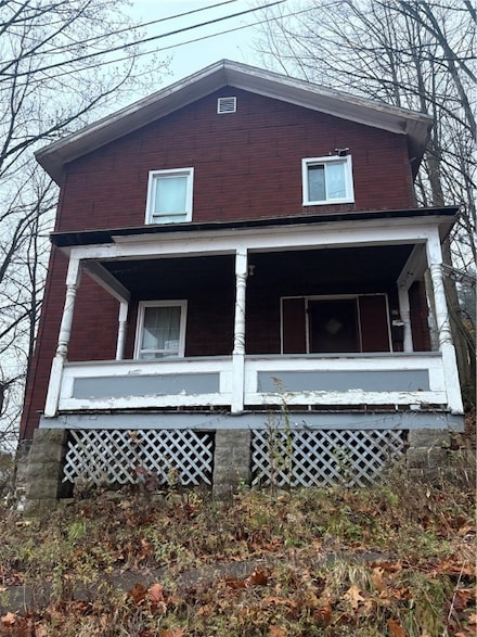 621 Hillside Ave, Franklin, PA 16323