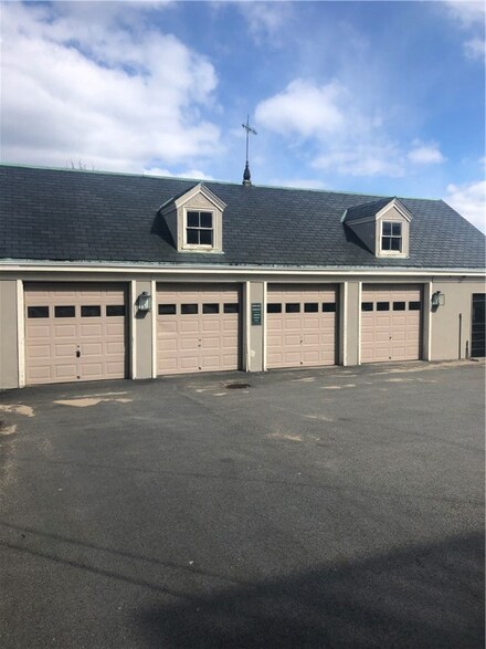 360 Gibbs Ave Unit 2, Newport, RI 02840