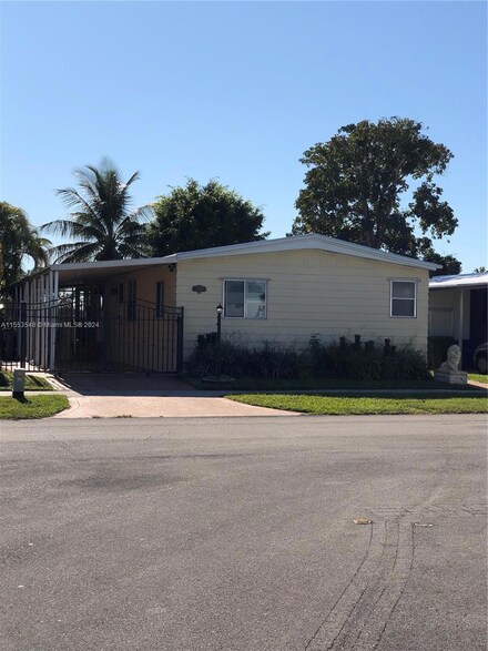 21702 N Heritage Cir, Pembroke Pines, FL 33029
