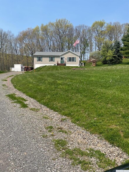16 Bloody Hill Rd, Craryville, NY 12521