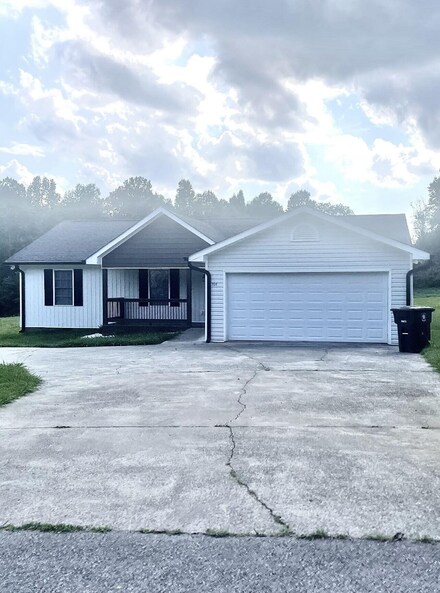 104 Cherry St, Athens, TN 37303