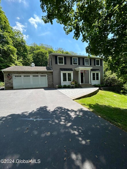 29 Maple Rd, Cornwall On Hudson, NY 12520