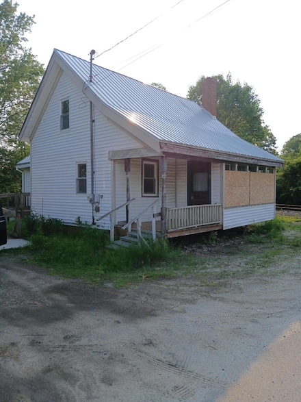 18 Lincoln St, Richmond, ME 04357