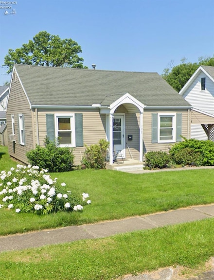 122 Walnut St, Port Clinton, OH 43452