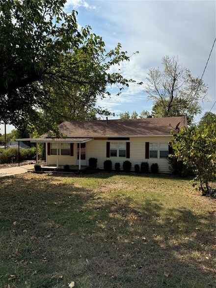 713 S Cherry St, Guthrie, OK 73044