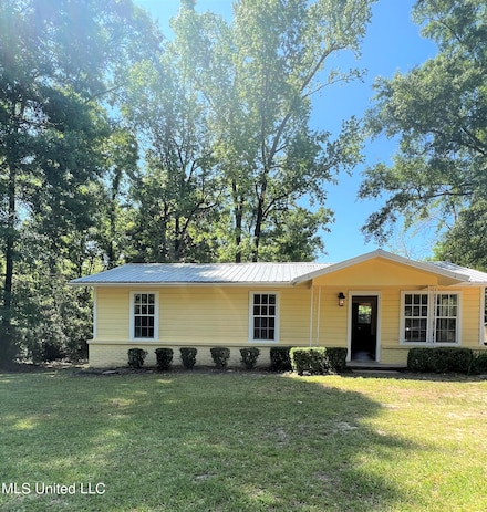 902 College Ave W, Wiggins, MS 39577