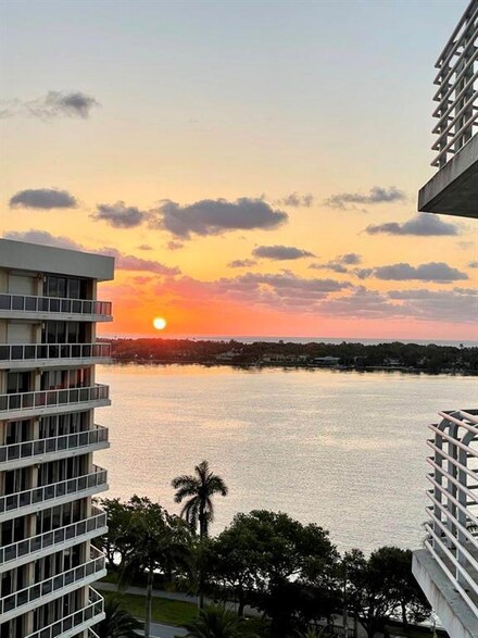 1551 N Flagler Dr Unit 1005, West Palm Beach, FL 33401