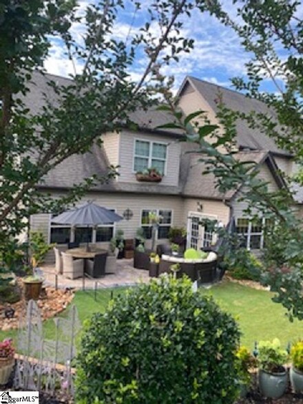 2 Mossycup Rd, Taylors, SC 29687
