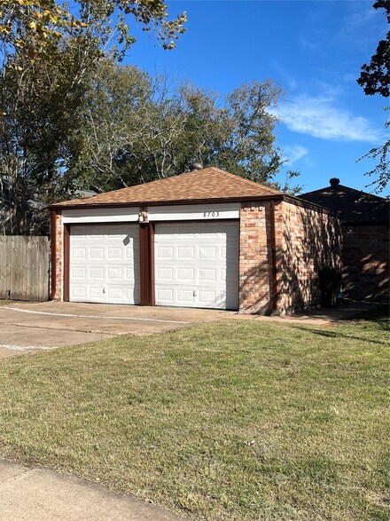 8703 Kindlewood Dr, Houston, TX 77099