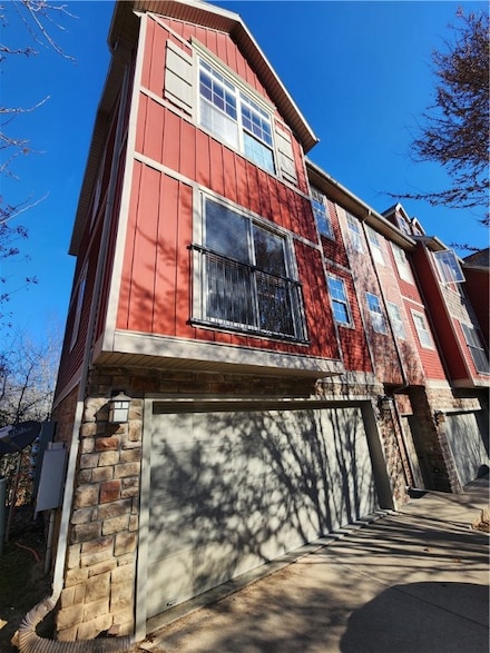 2858 W Redstone Dr, Fayetteville, AR 72704