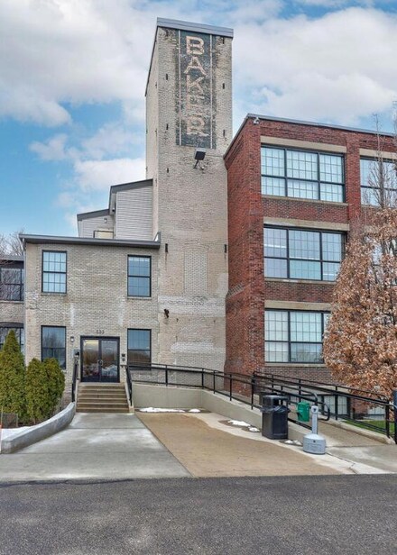 533 Columbia Ave Unit 318, Holland, MI 49423
