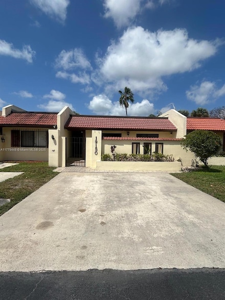 19150 NW 65th Ct, Hialeah, FL 33015