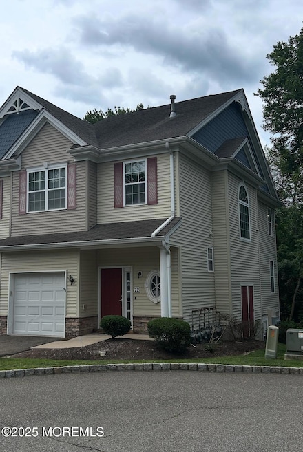 72 Oxford Ct, Englishtown, NJ 07726