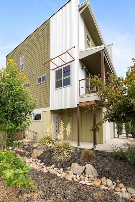 4076 N Adams St, Garden City, ID 83714