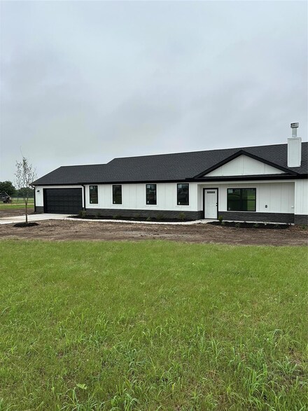 817 Ritchey Rd, Valley View, TX 76272