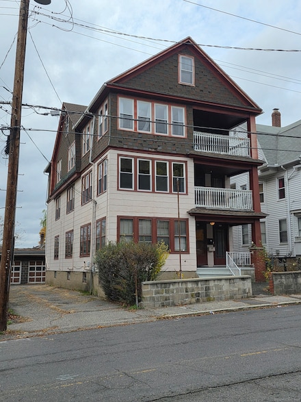 166 Oak St Unit 2, Waterbury, CT 06704