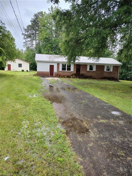 990 W Dodson Mill Rd, Pilot Mountain, NC 27041