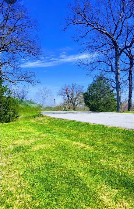 810 Whitcomb Woods Dr, Troy, MO 63379